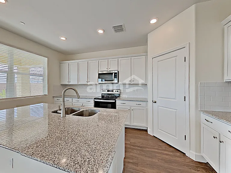 5949 W Columbine Dr — Photo 4
