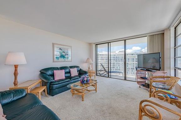 3rd image of 440 Seaview Ct APT 1711