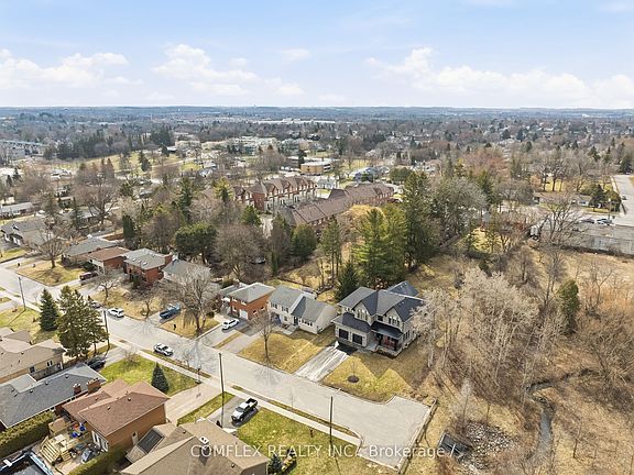 3rd image of 108 Avenue Rd