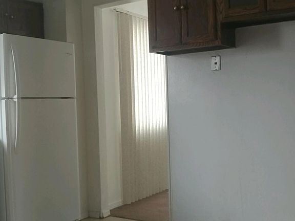 3rd image of 8 Carpenter Pl