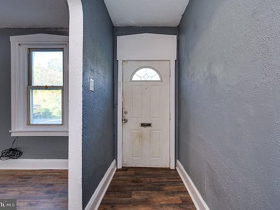 4th image of 44 Neversink St