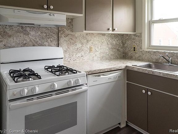 4th image of 21724 Snow Ave Unit 3C