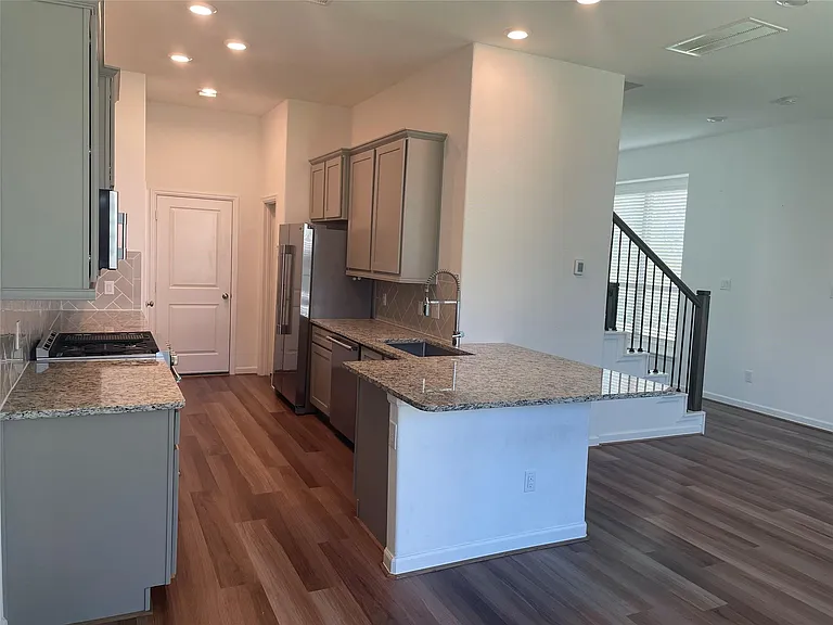 621 Aspen Falls Ct — Photo 3
