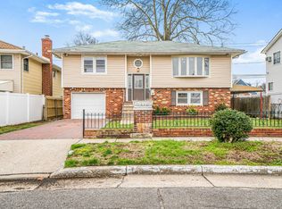 31 Johnson Pl, Hempstead, NY 11550