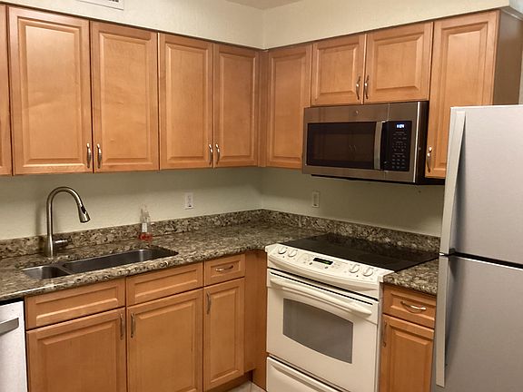 5th image of 1000 Spanish River Rd APT 3K