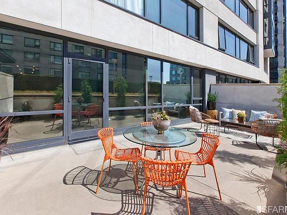 5th image of 260 King St Unit 407