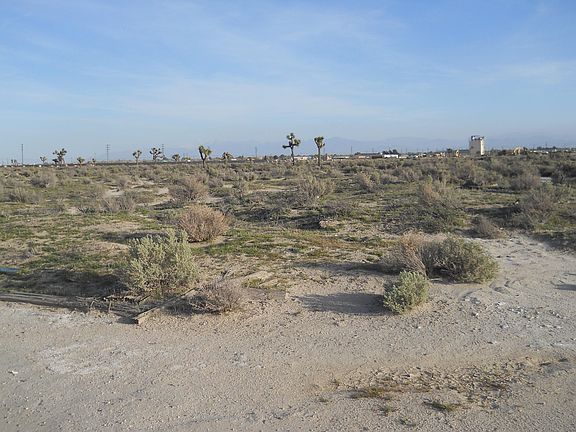 3rd image of Vic Sierra Highway Avenue H