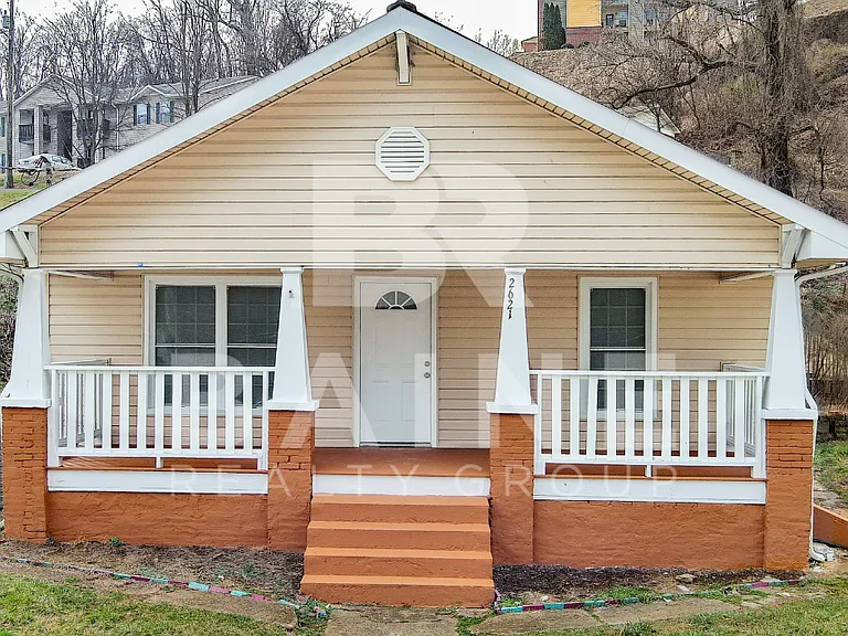 2621 Sevier Ave — Photo 2