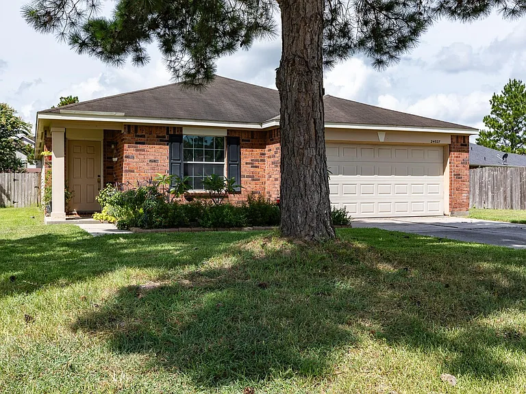 24027 Kingbriar Dr — Photo 1