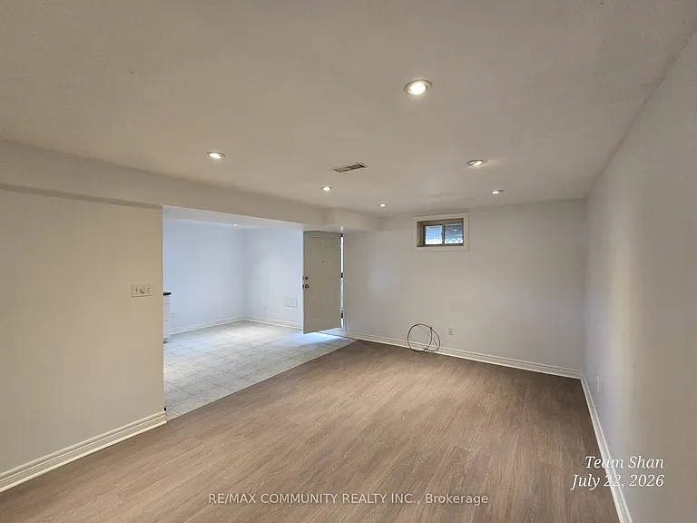 166 Saint Lawrence Dr #BASEMENT — Photo 7