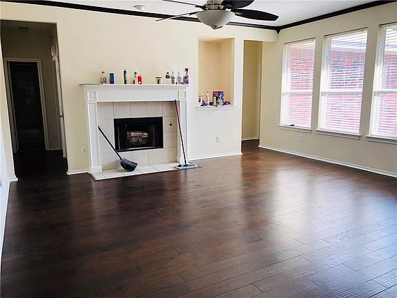 2nd image of 1126 Suffolk Ln