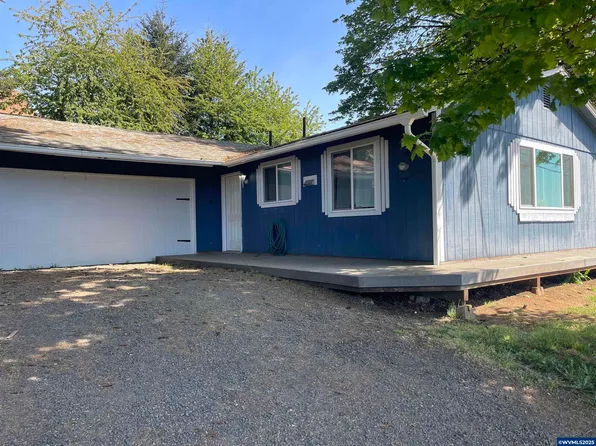 414 NW 5th St, Willamina, OR 97396