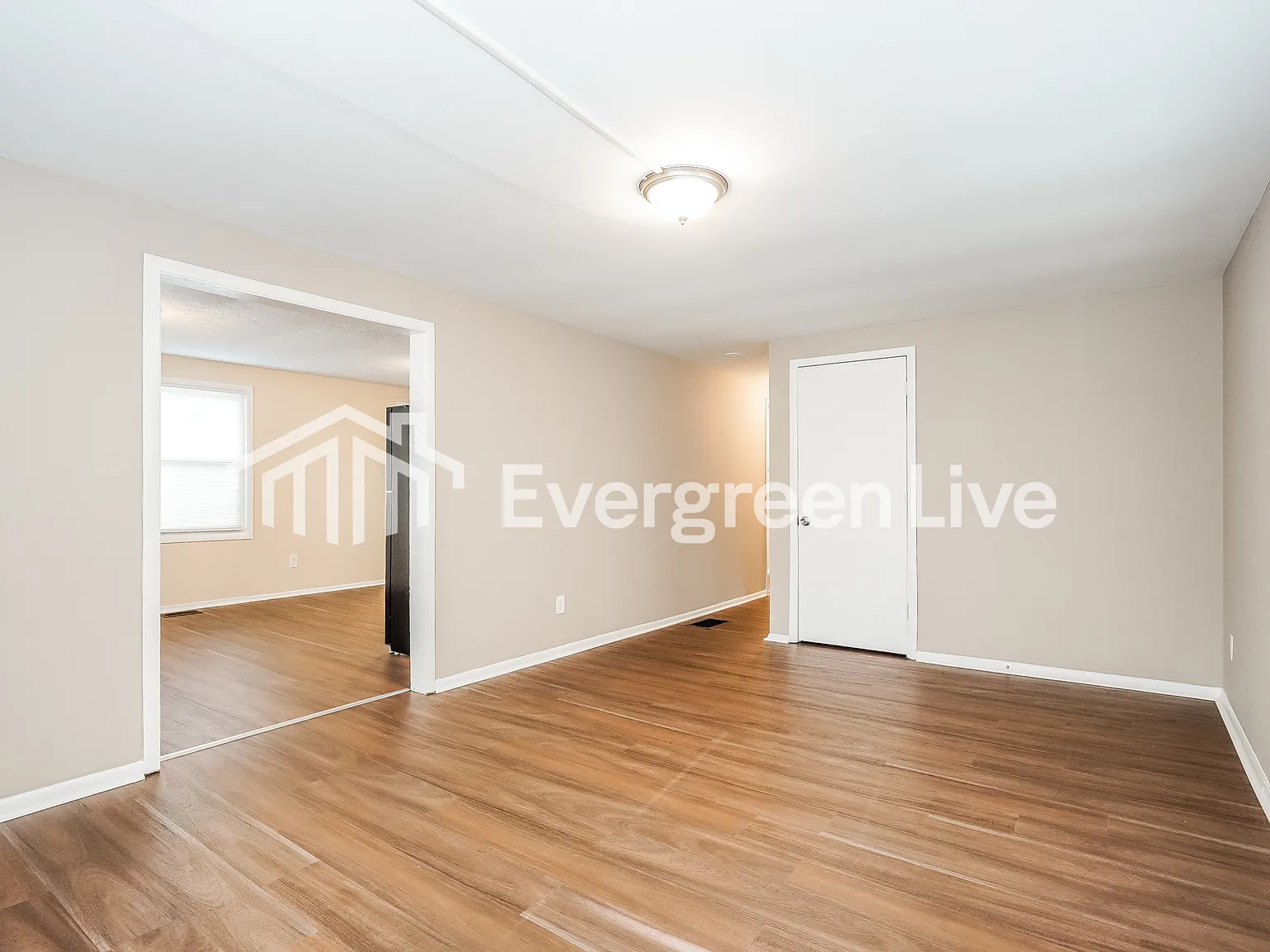 3 bed, 1.5 bath, 1056 sqft, $1,295 — Photo 4