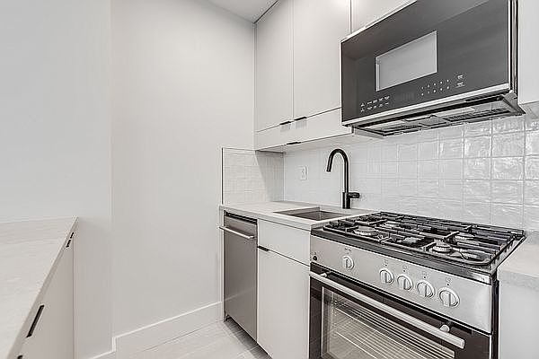 1st image of 425 E 75th St APT 1E