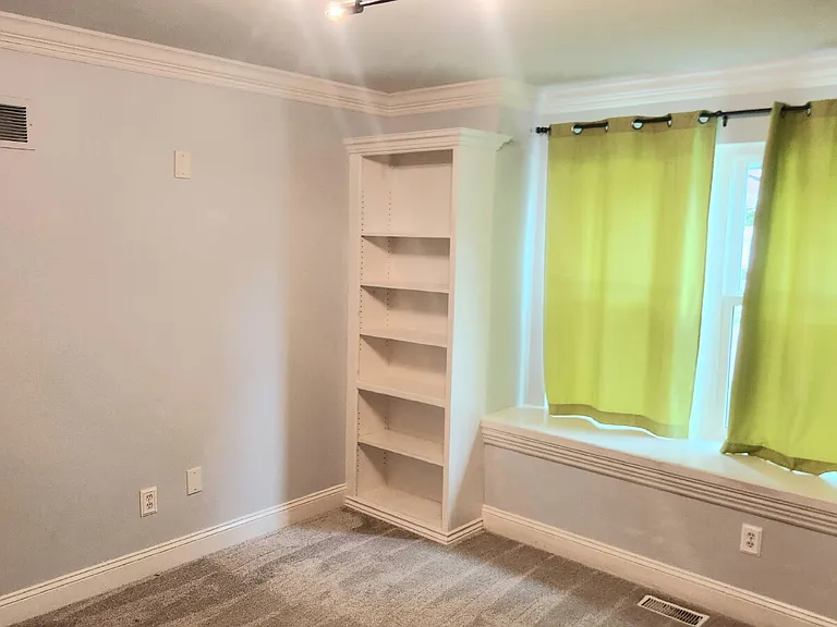 1146 Carrington Dr — Photo 24