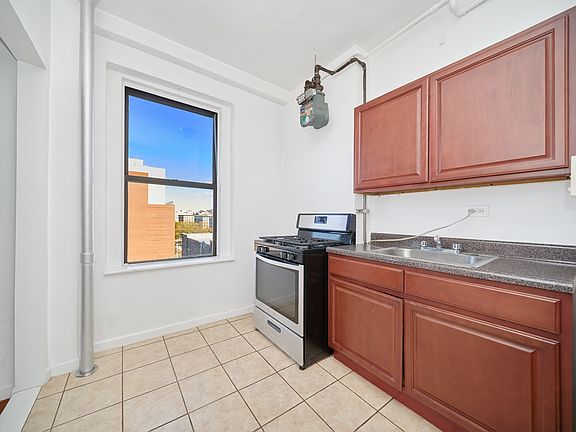 4th image of 3569 Broadway APT 7F