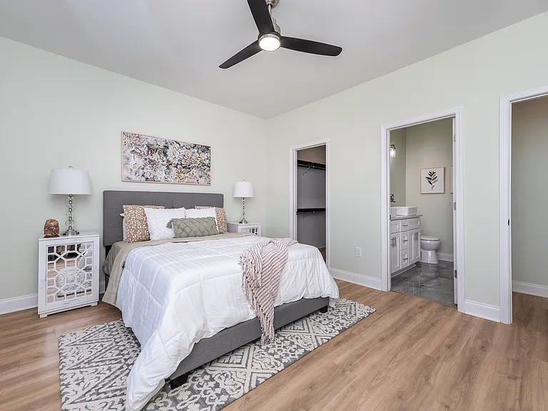 104 Garrett St — Photo 4