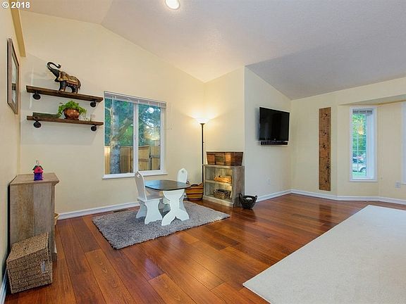 5th image of 281 NE Tralee Ct