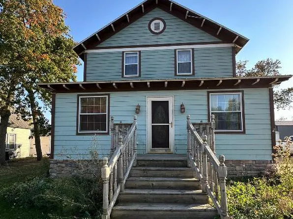 403 4th St, Henry, SD 57243