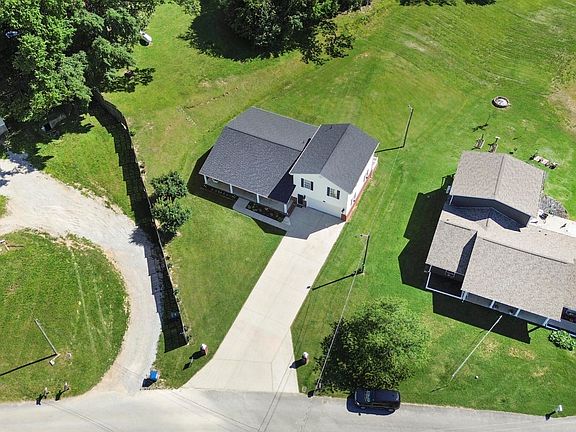 3rd image of 75 Munsey Ln