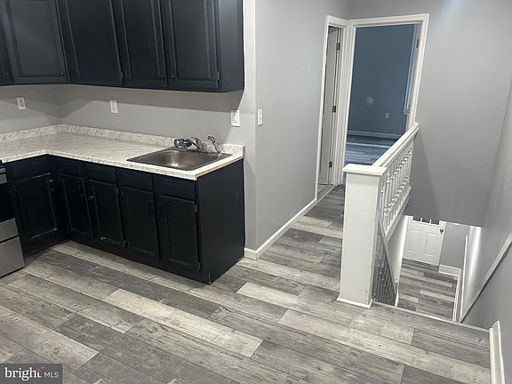 4th image of 1640 W 4th St