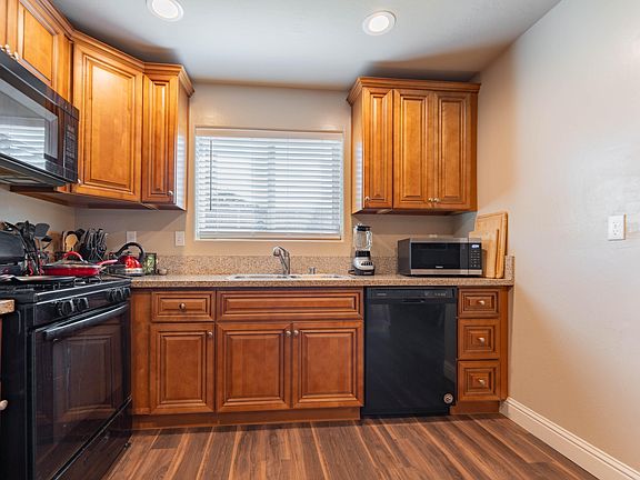 5th image of 604 Orangewood Drive