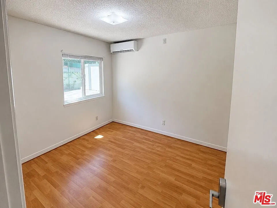2 bed, 1.0 bath, 650 sqft, $1,800 — Photo 2