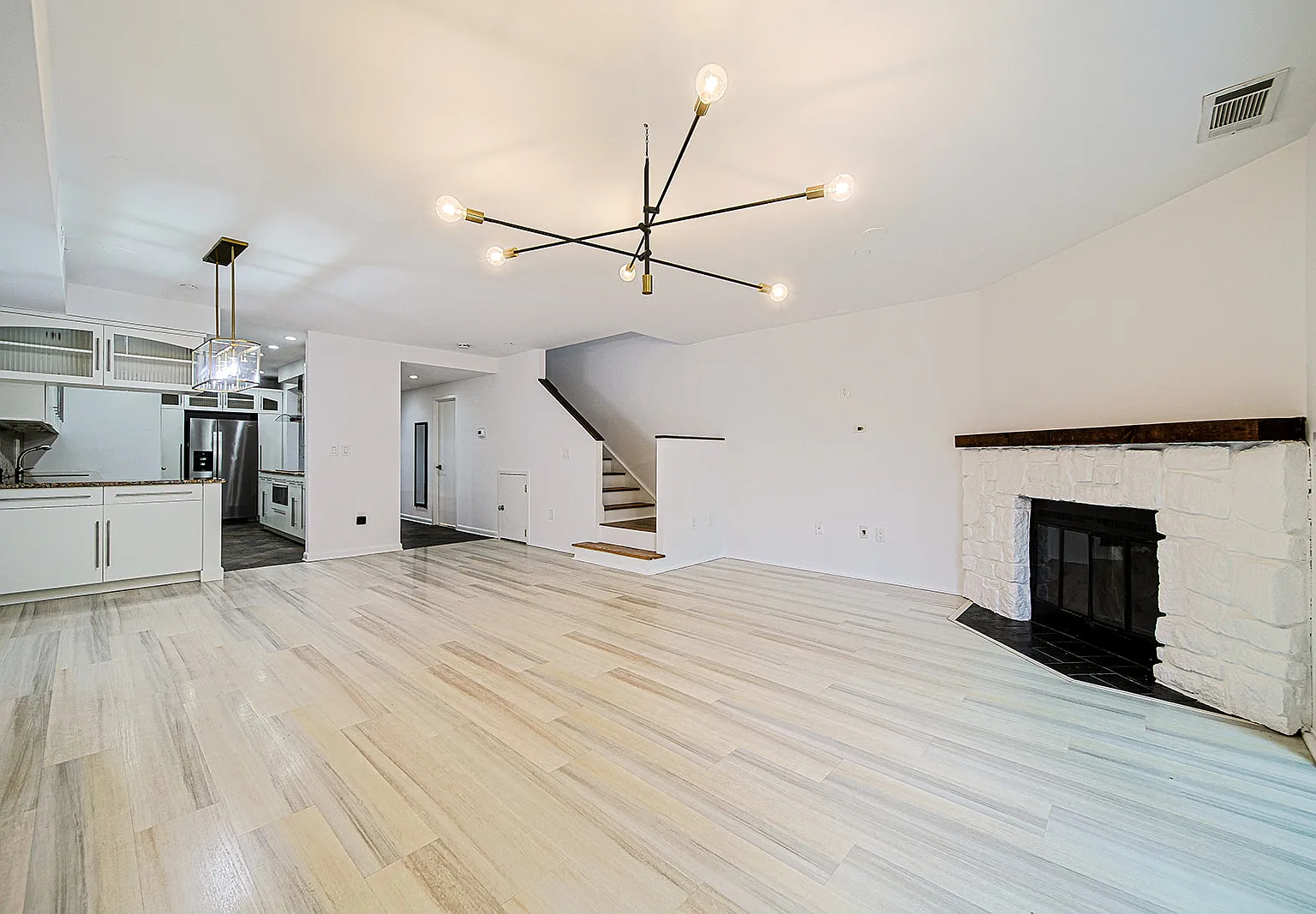 2 bed, 1.5 bath, 1465 sqft, $3,600 — Photo 4