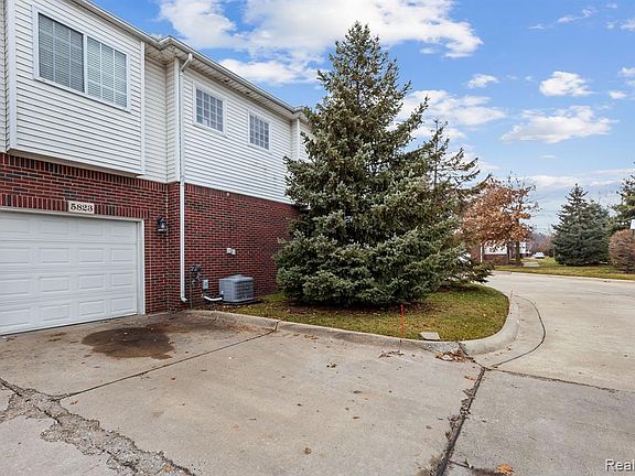 3rd image of 5823 Twin Oaks Dr #37