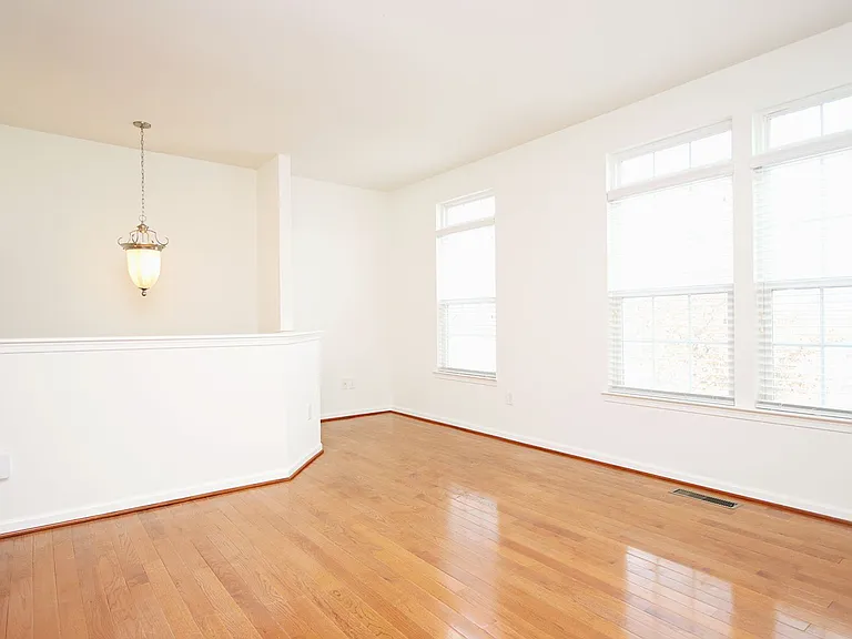 1557 Montessori Ter — Photo 7