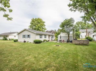17811 Haskins Rd, Bowling Green, OH 43402