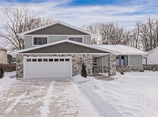 1939 Winchester Rd, Lyndhurst, OH 44124