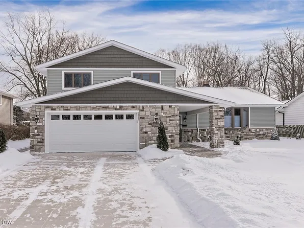 1939 Winchester Rd, Lyndhurst, OH 44124