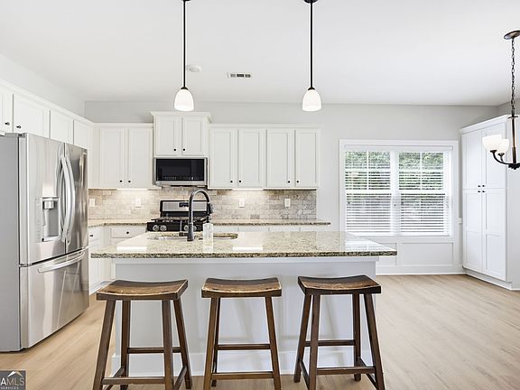 3rd image of 59 Stonecrest Dr