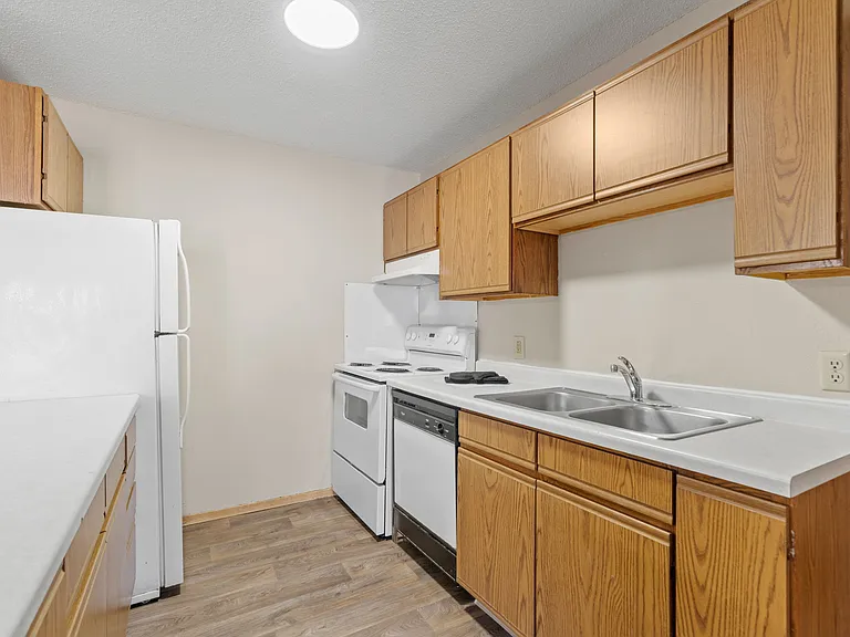 Wyndemere Apartments — Photo 58