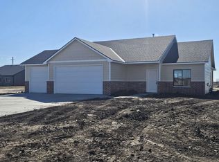 1611 Midway Ct, Valley Center, KS 67147