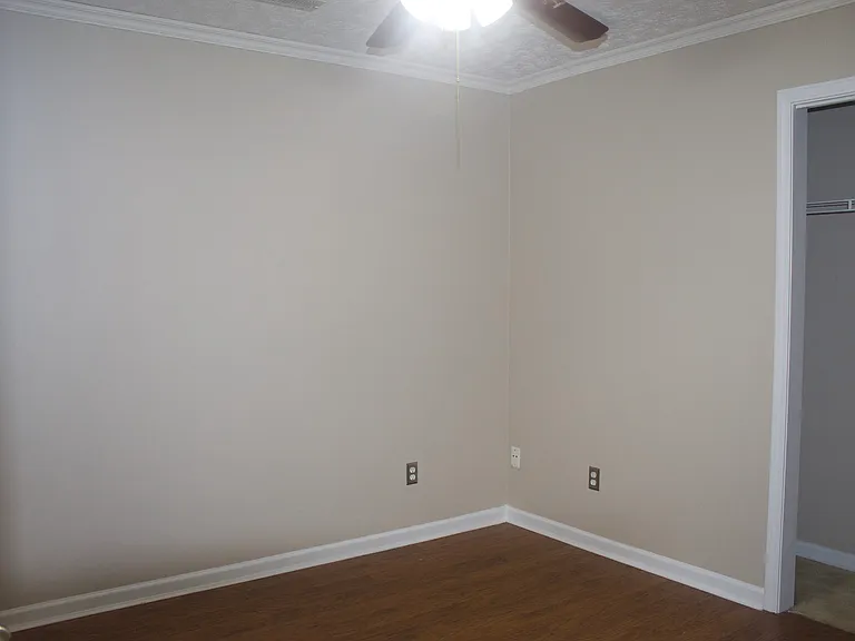 336 Creekview Ln — Photo 10