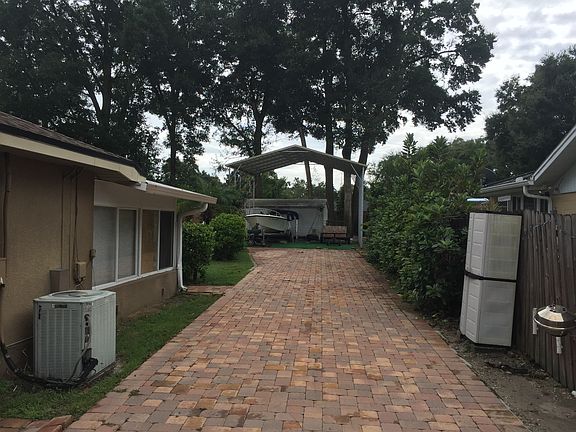 3rd image of 717 Wessex Pl