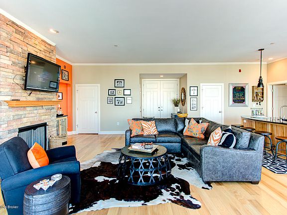 5th image of 324 E Main St Unit 326