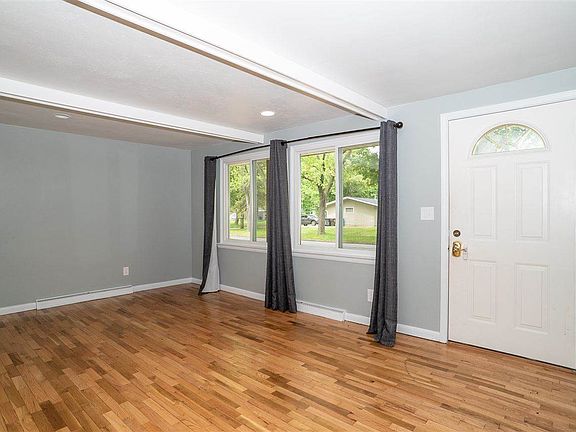 2nd image of 3905 Moorland Dr