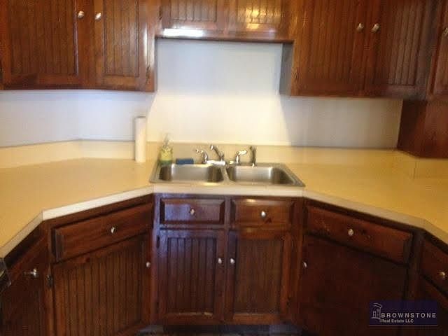 2nd image of 112 Smith St APT 3