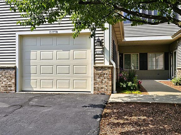 4th image of 2178 Pine Ridge COURT #D