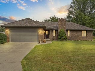 1317 W Mesa Dr, Nixa, MO 65714