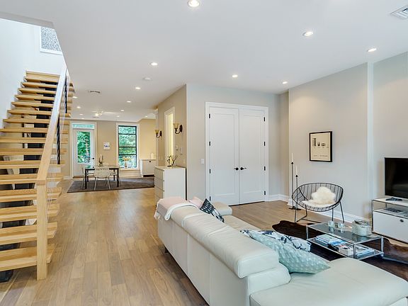 3rd image of 442 Kosciuszko St #2