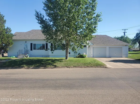 11 3rd St SW, Bowman, ND 58623