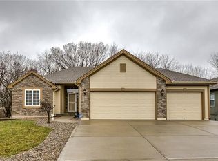 900 Chisam Rd, Kearney, MO 64060