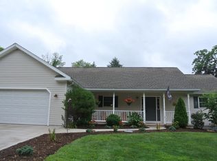 7 Country Club Dr, Bloomsburg, PA 17815