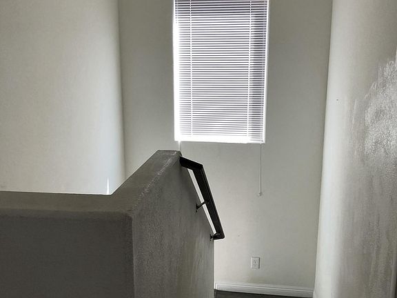 5th image of 572 Beckton Park Ave