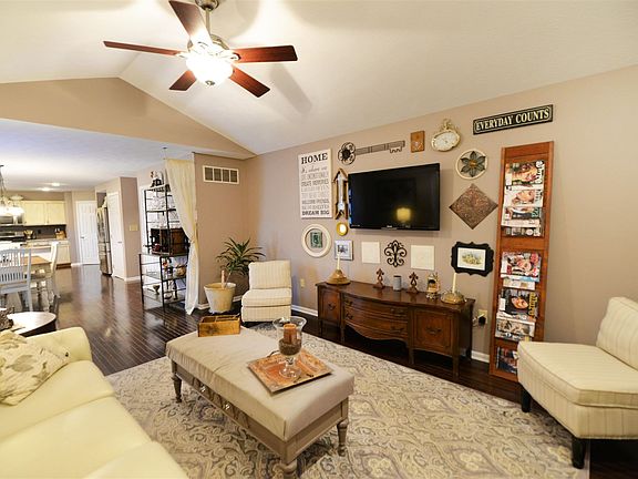 2nd image of 2688 Hilltop Ct