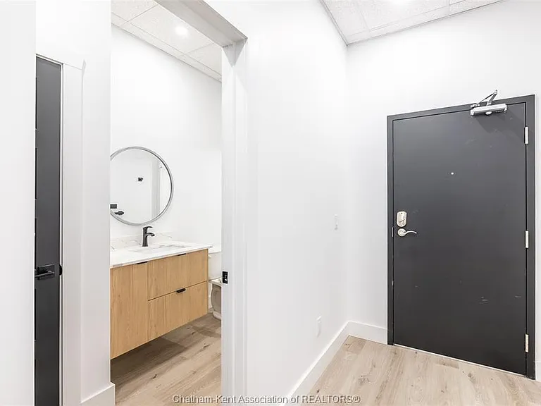 138 King St W #207 — Photo 10